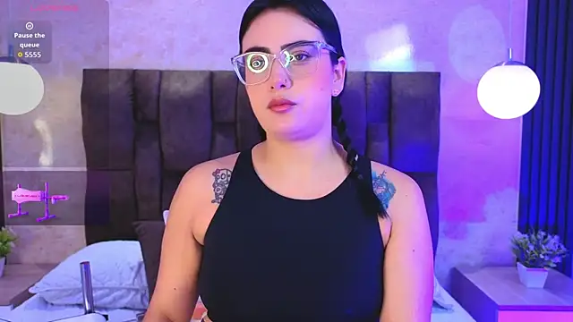 Snapshot of vicky_grey chatting on 03.31.26 vicky grey online show from 03.31.26