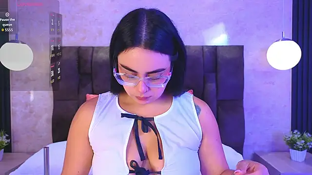 Snapshot of vicky_grey chatting on 04.23.26 vicky grey online show from 04.23.26