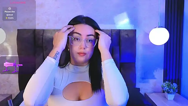 Snapshot of vicky_grey chatting on 05.02.26 vicky grey online show from 05.02.26