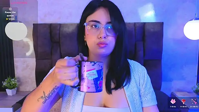 Snapshot of vicky_grey chatting on 05.22.26 vicky grey online show from 05.22.26
