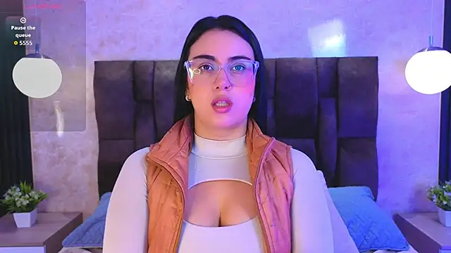 Snapshot of vicky_grey chatting on 05.31.26 vicky grey online show from 05.31.26