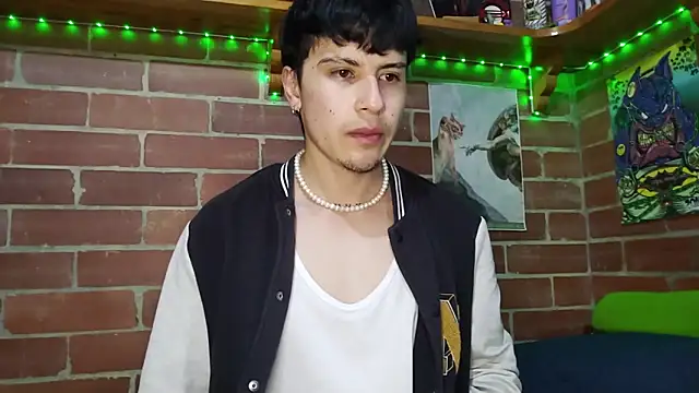 Snapshot of PaulDamico chatting on 04.15.26 PaulDamico online show from 04.15.26