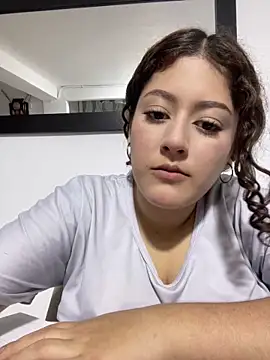 Snapshot of lizzy_luminair chatting on 02.26.26 lizzy luminair online show from 02.26.26