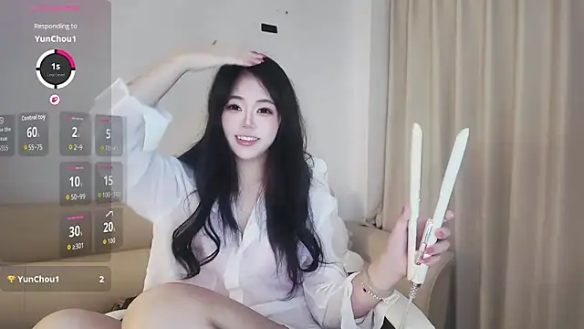Snapshot of Jolie-22 chatting on 05.10.26 Jolie-22 online show from 05.10.26