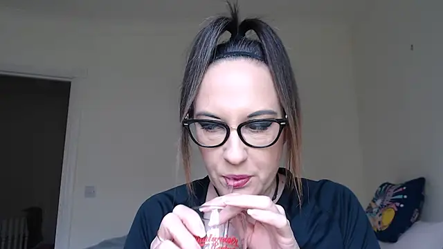 Snapshot of PsychicDominatrix chatting on 02.13.26 PsychicDominatrix online show from 02.13.26