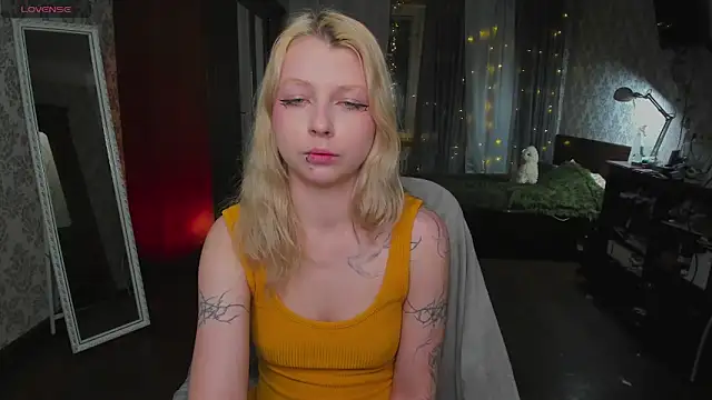 Snapshot of yourlovelyeve chatting on 03.08.26 yourlovelyeve online show from 03.08.26