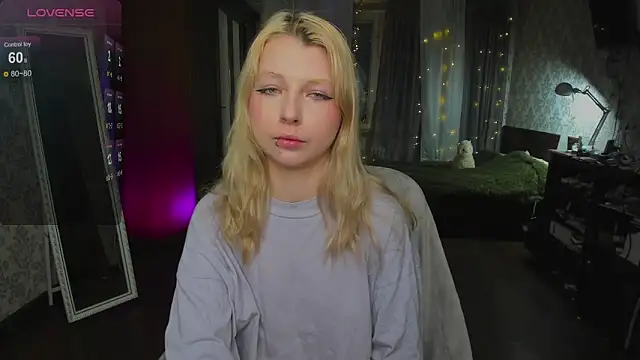 Snapshot of yourlovelyeve chatting on 03.09.26 yourlovelyeve online show from 03.09.26