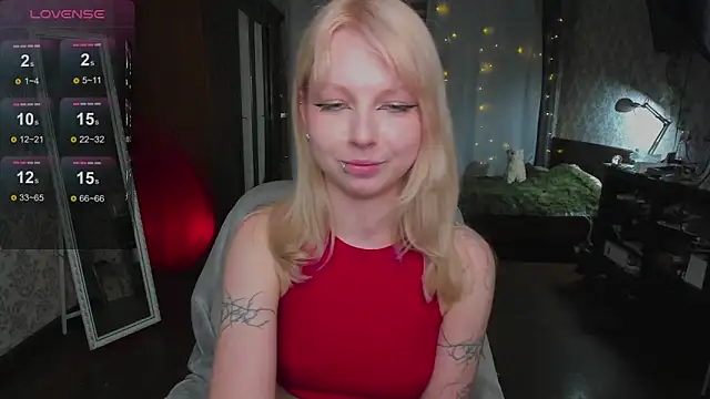 Snapshot of yourlovelyeve chatting on 04.04.26 yourlovelyeve online show from 04.04.26