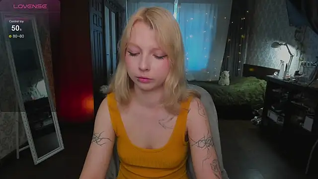 Snapshot of yourlovelyeve chatting on 04.10.26 yourlovelyeve online show from 04.10.26