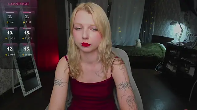 Snapshot of yourlovelyeve chatting on 04.14.26 yourlovelyeve online show from 04.14.26