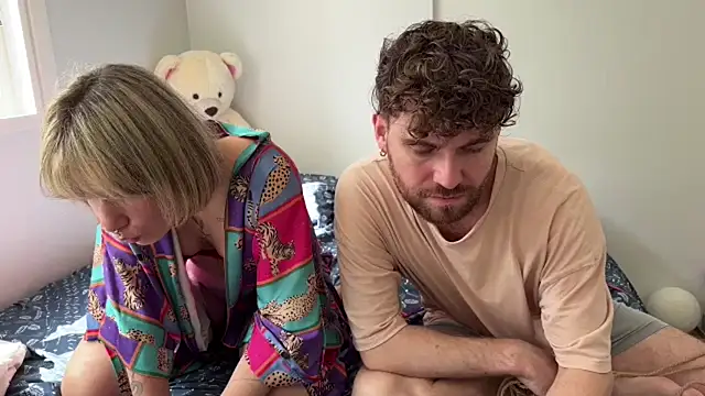 Snapshot of DomAtHome chatting on 04.09.26 DomAtHome online show from 04.09.26