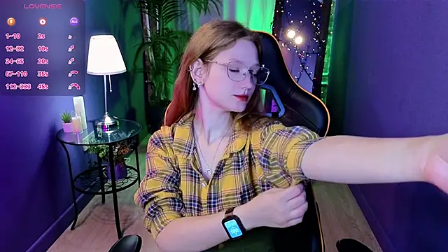 Snapshot of Your_lilith_ chatting on 05.28.26 Your lilith online show from 05.28.26