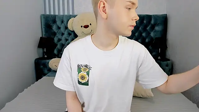 Snapshot of Je_Salvatore chatting on 03.04.26 Je Salvatore online show from 03.04.26