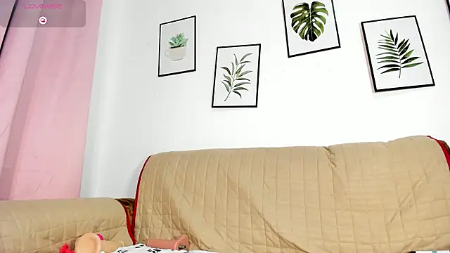 Snapshot of DomenicaW chatting on 02.10.26 DomenicaW online show from 02.10.26