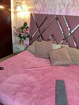 SOPHIIE LUX  online show from 02.25.26