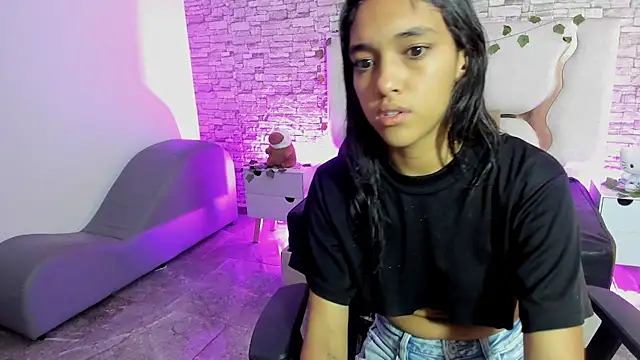 TINY TAY online show from 04.17.26