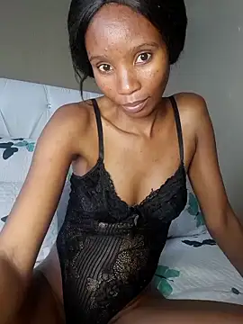 Snapshot of EbonyDivine chatting on 04.15.26 EbonyDivine online show from 04.15.26