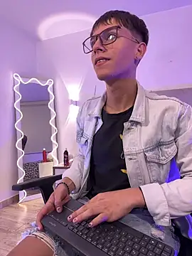 Snapshot of EVAN_TAY chatting on 02.01.26 EVAN TAY online show from 02.01.26