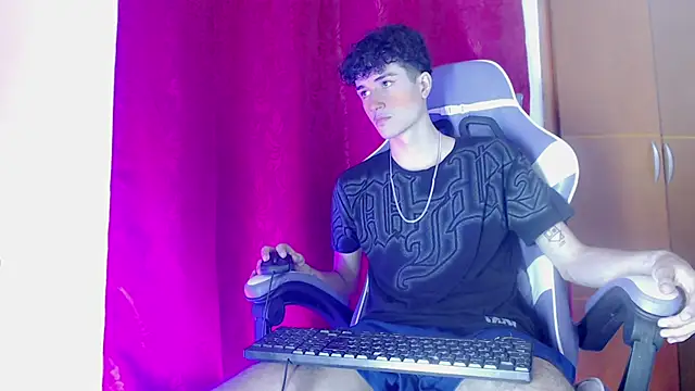 Snapshot of Johnny_cagee_ chatting on 02.02.26 Johnny cagee online show from 02.02.26