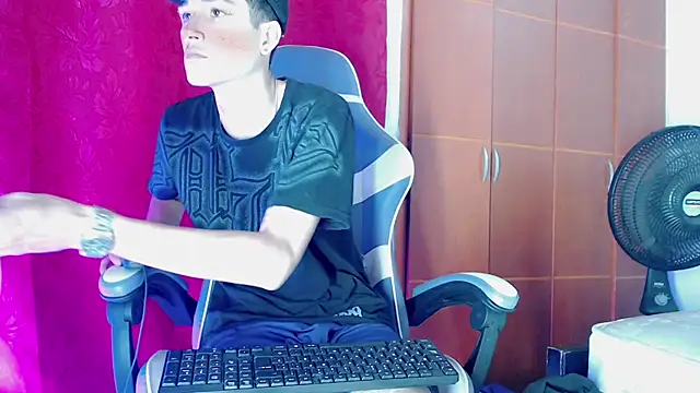 Snapshot of Johnny_cagee_ chatting on 02.03.26 Johnny cagee online show from 02.03.26