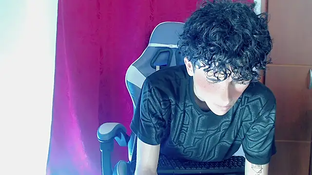 Snapshot of Johnny_cagee_ chatting on 02.12.26 Johnny cagee online show from 02.12.26