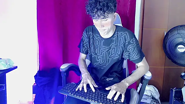 Snapshot of Johnny_cagee_ chatting on 02.20.26 Johnny cagee online show from 02.20.26