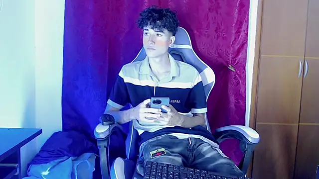 Snapshot of Johnny_cagee_ chatting on 02.22.26 Johnny cagee online show from 02.22.26