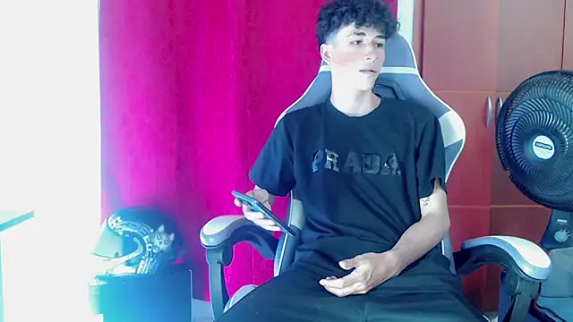 Snapshot of Johnny_cagee_ chatting on 02.24.26 Johnny cagee online show from 02.24.26