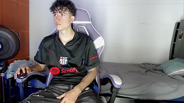 Snapshot of Johnny_cagee_ chatting on 02.26.26 Johnny cagee online show from 02.26.26