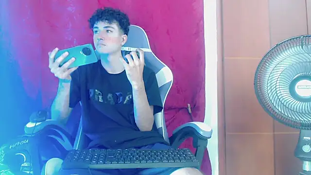 Snapshot of Johnny_cagee_ chatting on 03.02.26 Johnny cagee online show from 03.02.26