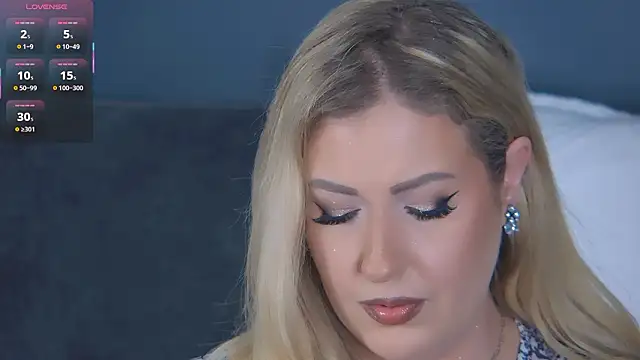 Snapshot of OndinaNoire chatting on 02.12.26 OndinaNoire online show from 02.12.26