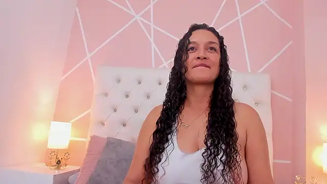 Snapshot of Rosalinda_77 chatting on 02.12.26 Rosalinda 77 online show from 02.12.26