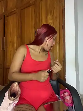 Snapshot of Layla_em chatting on 04.10.26 Layla em online show from 04.10.26