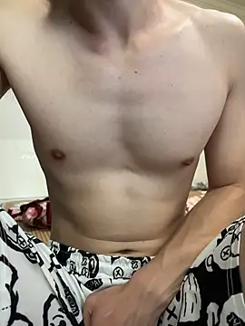 Snapshot of llkiki chatting on 04.13.26 llkiki online show from 04.13.26