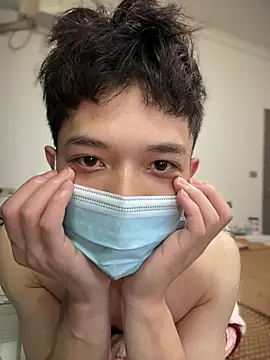 Snapshot of llkiki chatting on 04.15.26 llkiki online show from 04.15.26