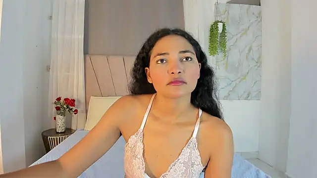 Snapshot of Elayha_28 chatting on 06.14.26 Elayha 28 online show from 06.14.26
