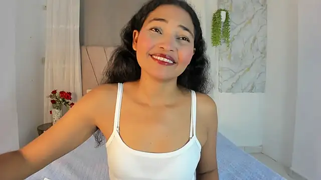 Snapshot of Elayha_28 chatting on 06.15.26 Elayha 28 online show from 06.15.26