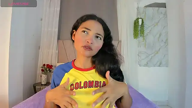 Snapshot of Elayha_28 chatting on 06.18.26 Elayha 28 online show from 06.18.26