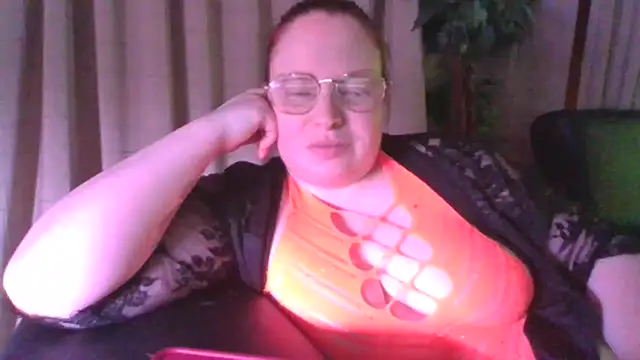 Snapshot of Sarahtjeuh_ chatting on 03.11.26 Sarahtjeuh online show from 03.11.26