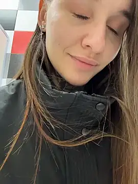 Snapshot of KishaMur chatting on 02.22.26 KishaMur online show from 02.22.26