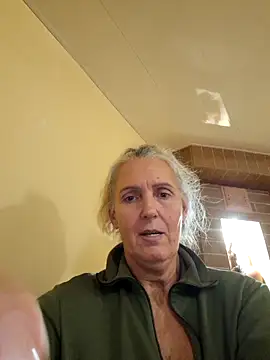 Snapshot of lukerya chatting on 10.26.25 lukerya online show from 10.26.25