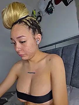 Snapshot of alaia_princess chatting on 06.29.26 alaia princess online show from 06.29.26