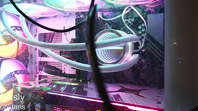 Snapshot of Elinaharper chatting on 04.13.26 Elinaharper online show from 04.13.26