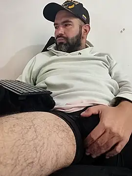 Snapshot of hairyandbigmann chatting on 02.10.26 hairyandbigmann online show from 02.10.26