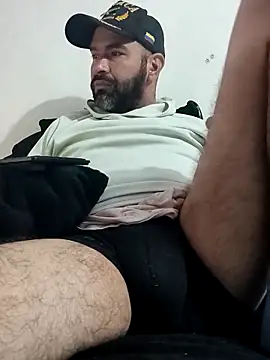 Snapshot of hairyandbigmann chatting on 02.11.26 hairyandbigmann online show from 02.11.26