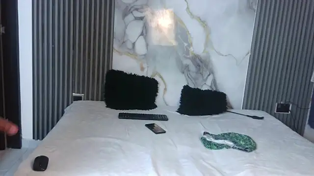 LunandCarlos online show from 04.15.26