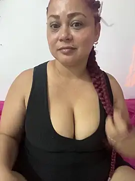 Snapshot of Red_milf_love chatting on 02.15.26 Red milf love online show from 02.15.26