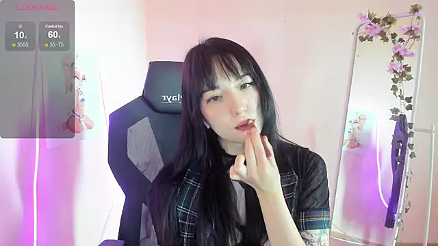 AliceeinWonderlanddd online show from 07.12.26