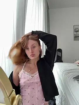 Snapshot of madlynn chatting on 02.02.26 madlynn online show from 02.02.26