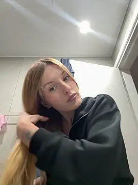 Snapshot of madlynn chatting on 02.05.26 madlynn online show from 02.05.26